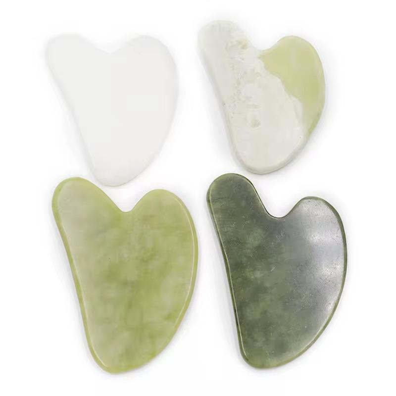 Guasha en pierre de jade disponible à Dakar Sénégal accessoire massage visage skincare