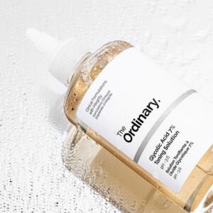 The Ordinary Tonique Exfoliant à l'Acide Glycolique 7% 240 ml pour exfolier et améliorer la texture de la peau.